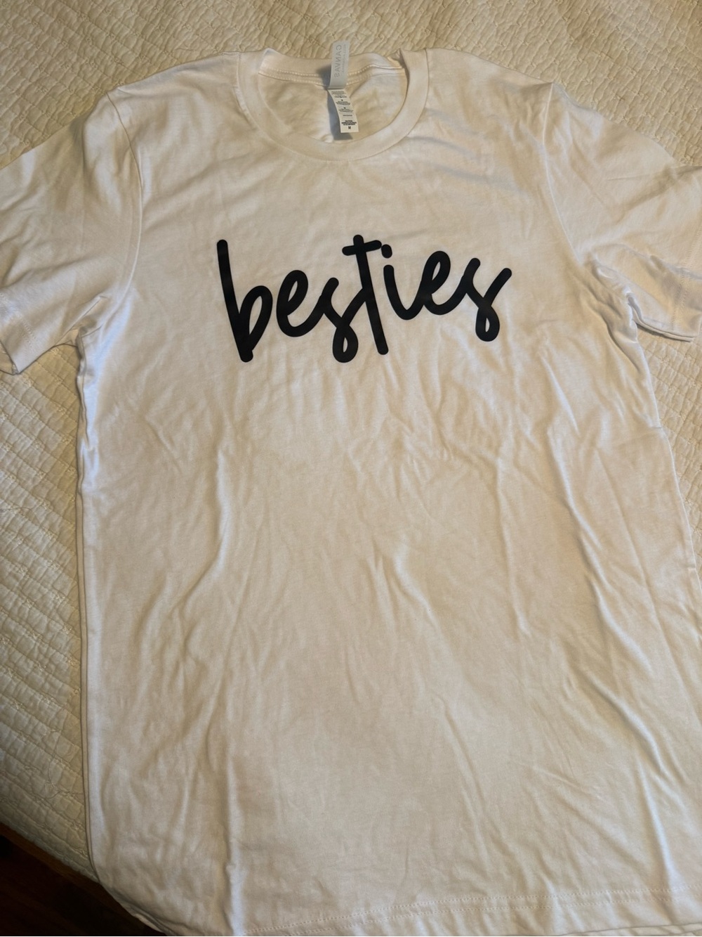 White “Besties” New Without Tags Bella Canvas Tee T-Shirt Size Medium LMSS NWOT